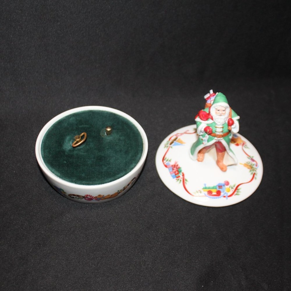 Vintage Lenox 1995 Victorian Santa Music Box - Picture 9 of 10